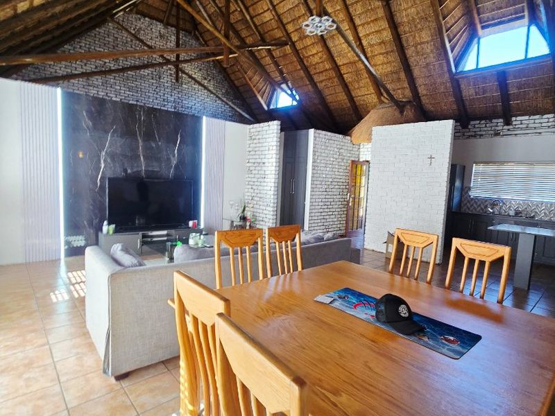 Beautiful Family Home on the Vaal River Estate - Photo 10