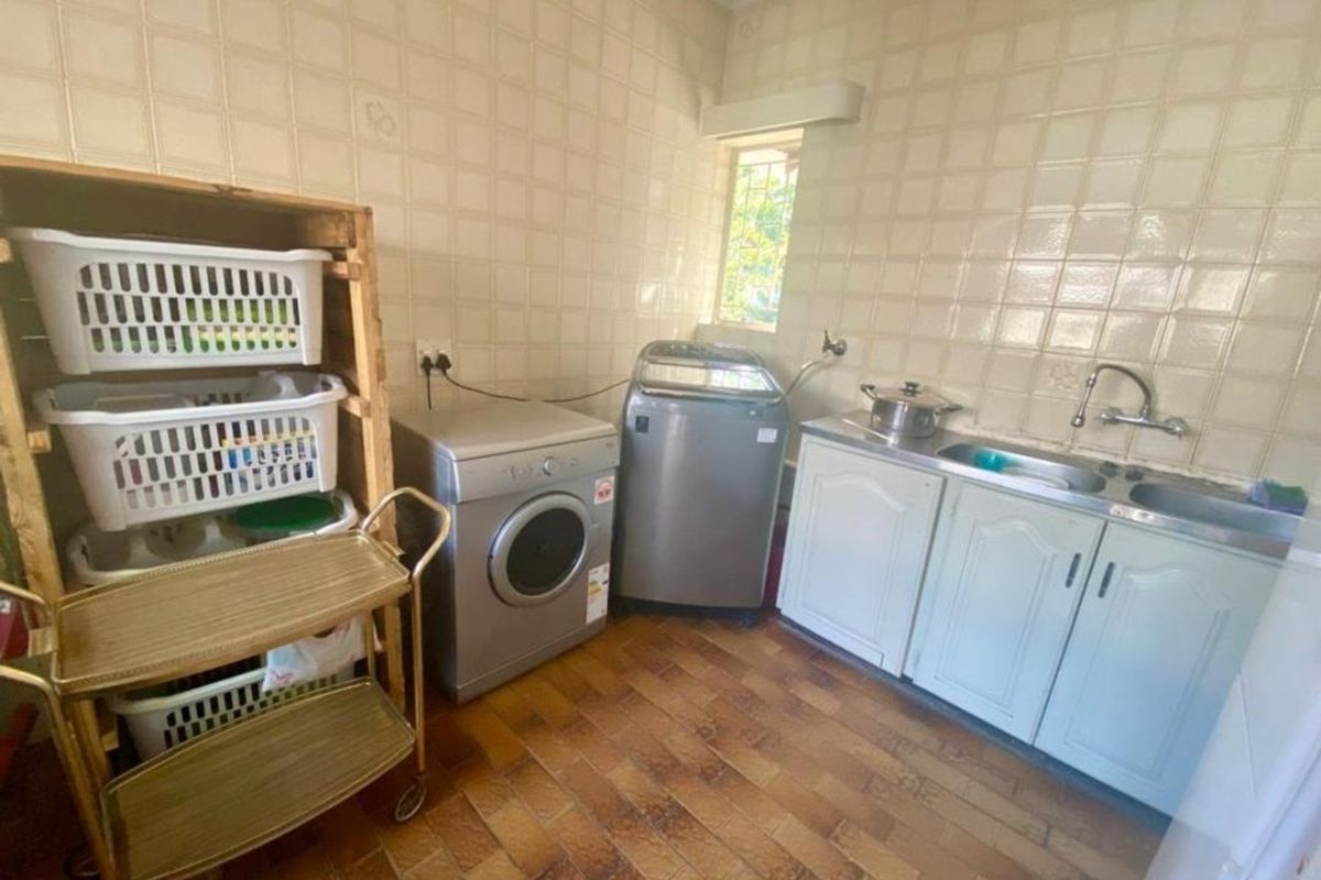 SPACIOUS FAMILY LIVING ON A 1 500m2 STAND IN PRIME WILKOPPIES - Photo 5