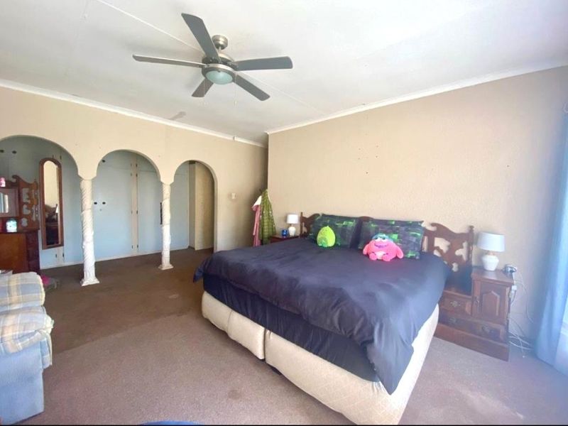 SPACIOUS FAMILY LIVING ON A 1 500m2 STAND IN PRIME WILKOPPIES - Photo 8
