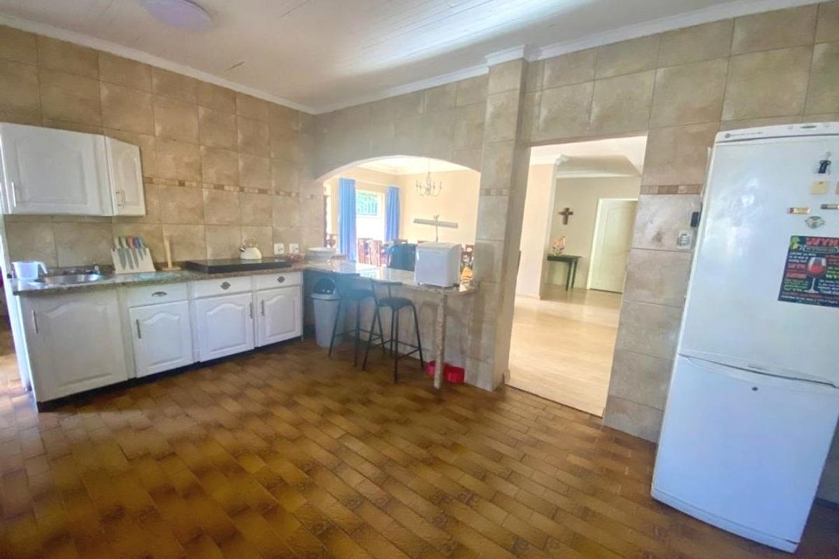 SPACIOUS FAMILY LIVING ON A 1 500m2 STAND IN PRIME WILKOPPIES - Photo 4