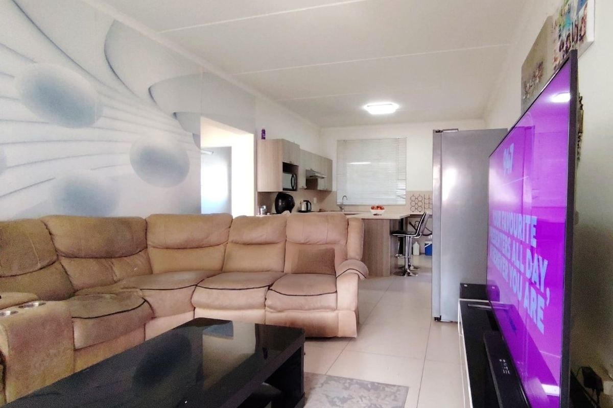 Luxury 2-Bedroom Apartment in Royal Reef Eco Estate - Photo 5