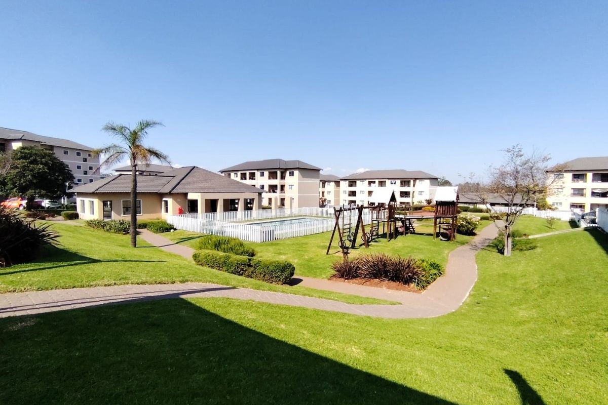 Luxury 2-Bedroom Apartment in Royal Reef Eco Estate - Photo 2