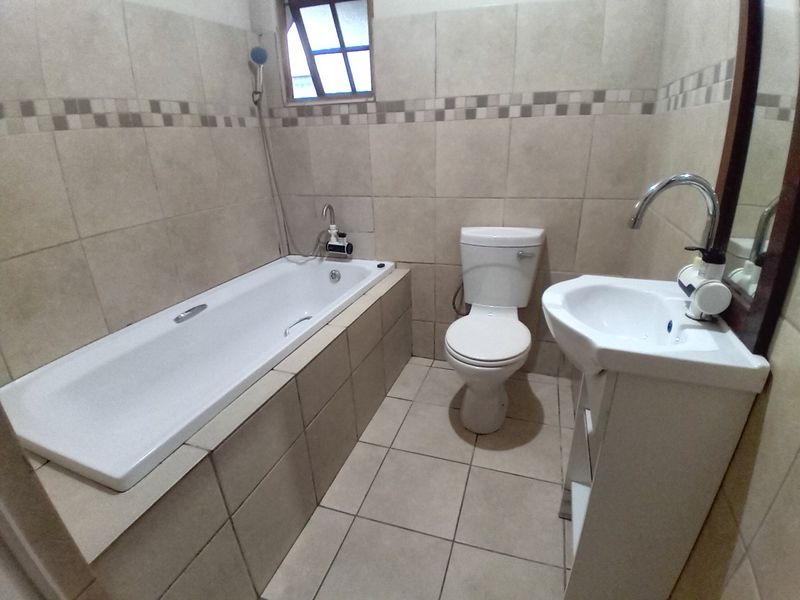 One Bedroom Separate Entrance - Photo 5