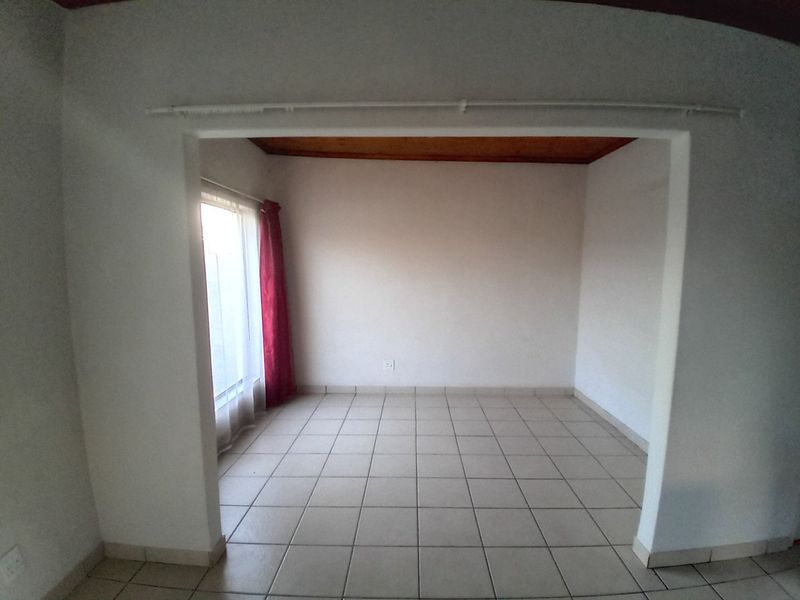 One Bedroom Separate Entrance - Photo 1