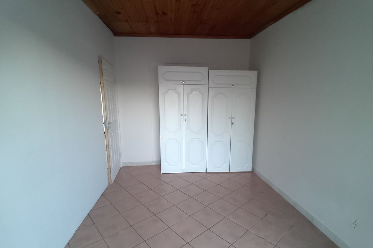 One Bedroom Separate Entrance - Photo 2