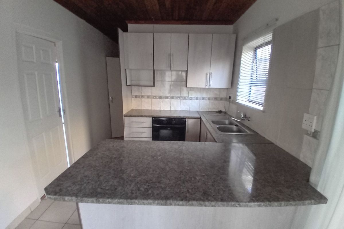One Bedroom Separate Entrance - Photo 4