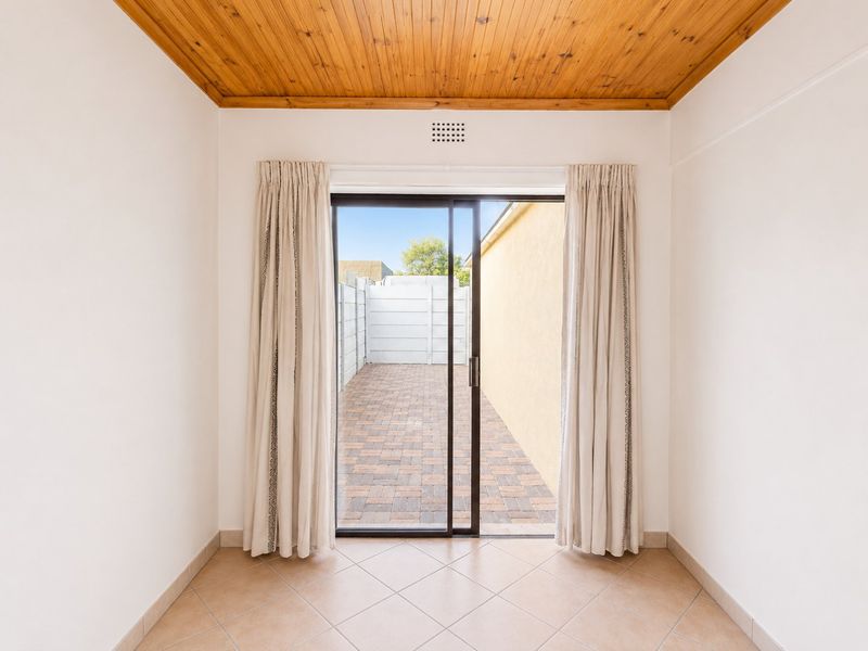 One Bedroom Separate Entrance - Photo 8