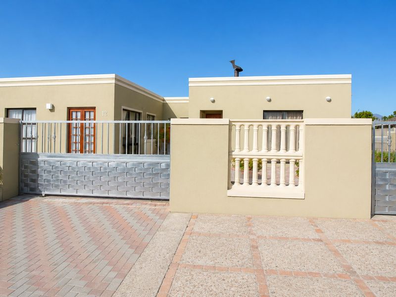 One Bedroom Separate Entrance - Photo 1