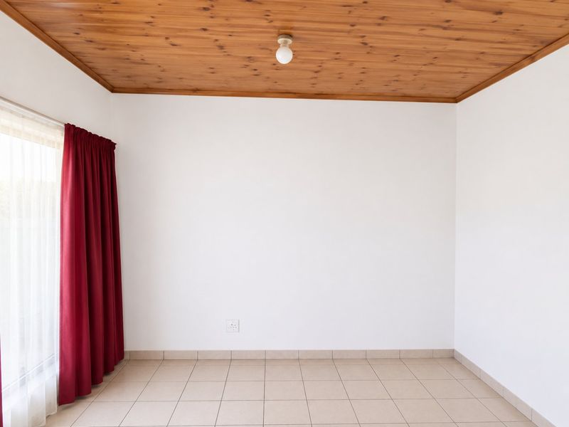 One Bedroom Separate Entrance - Photo 4