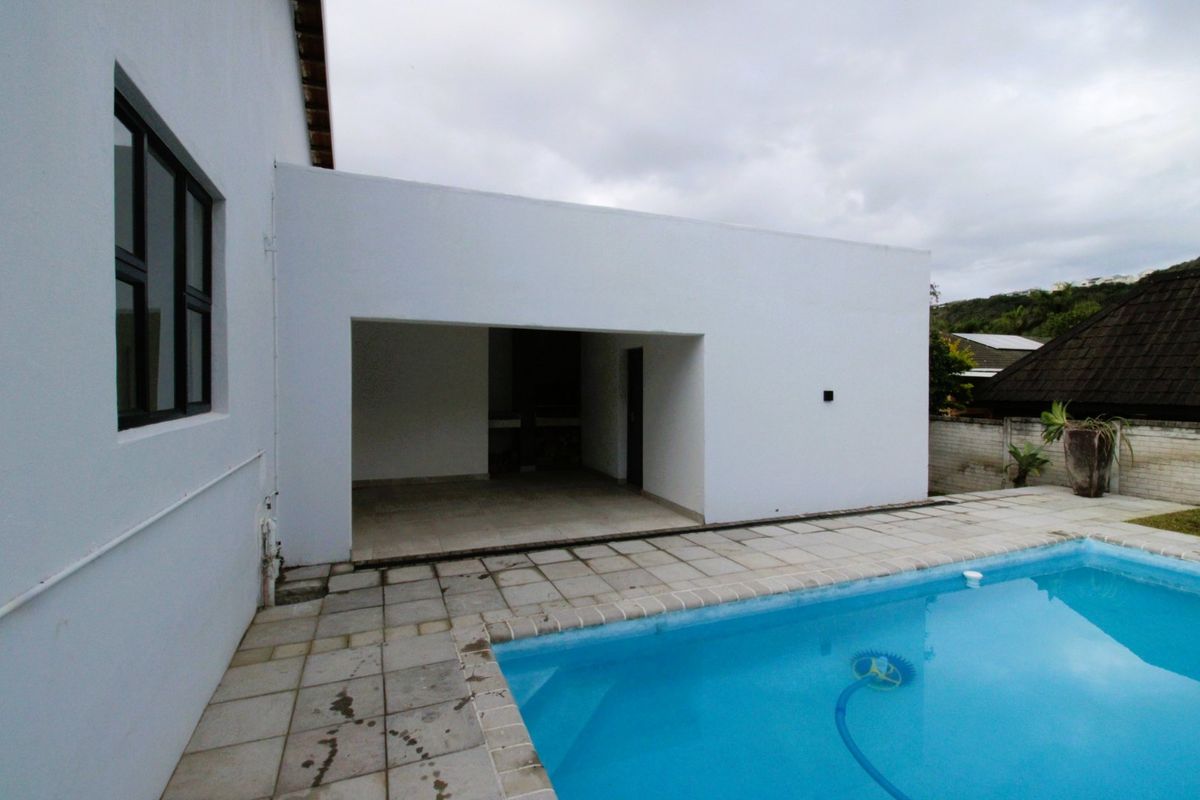 Secluded Riverside Paradise: Ultra-Modern Home in Gonubie - Photo 3