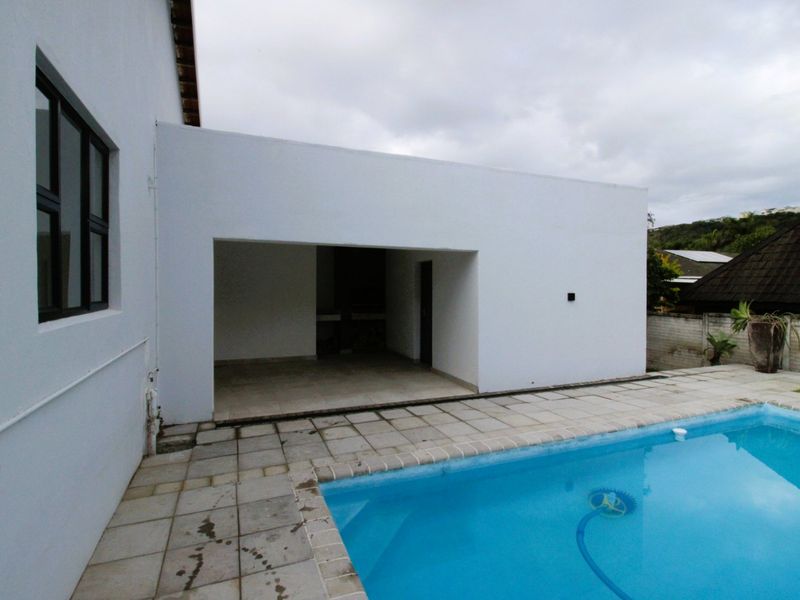 Secluded Riverside Paradise: Ultra-Modern Home in Gonubie - Photo 3