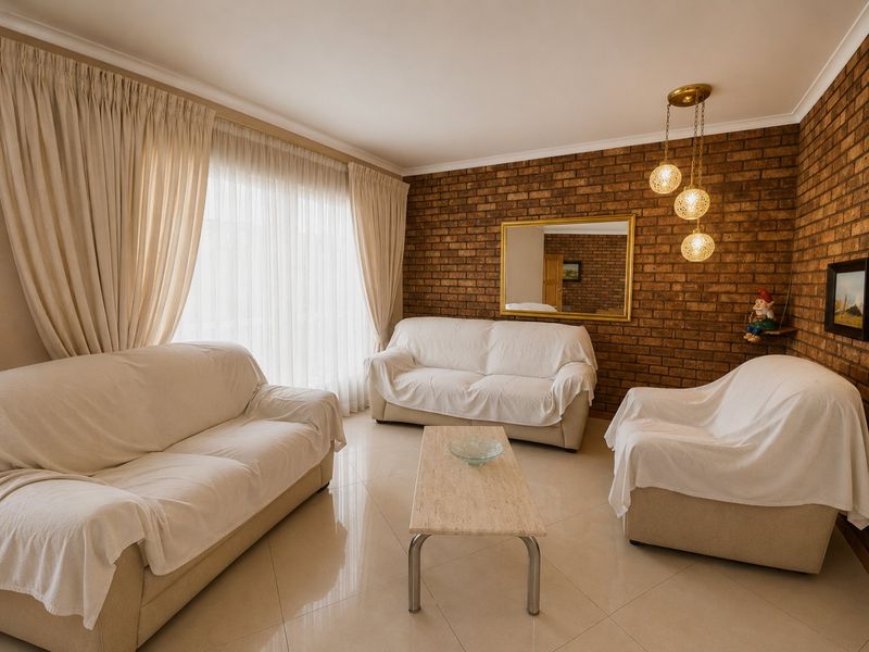 Charming Primrose family home with ample space and potential close to amenities. - Photo 3