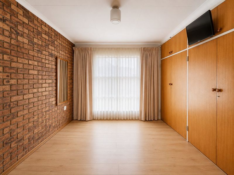 Charming Primrose family home with ample space and potential close to amenities. - Photo 9