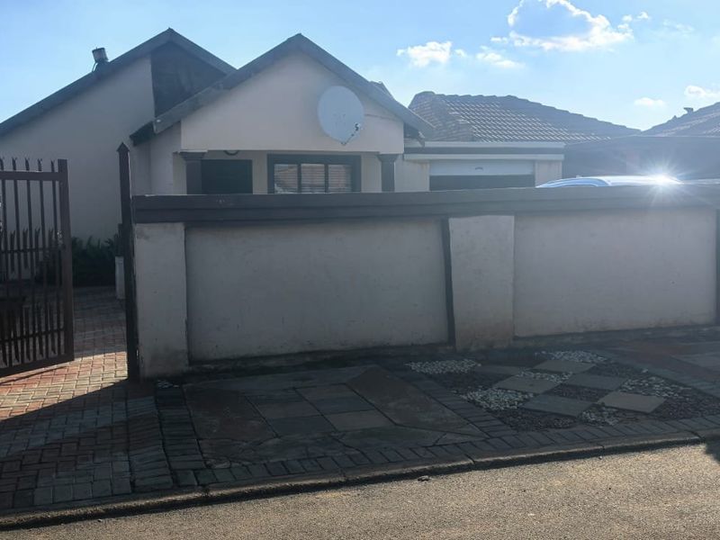 For Sale: 3 Bedroom Home in Soshanguve Block VV – R795,000 - Photo 1
