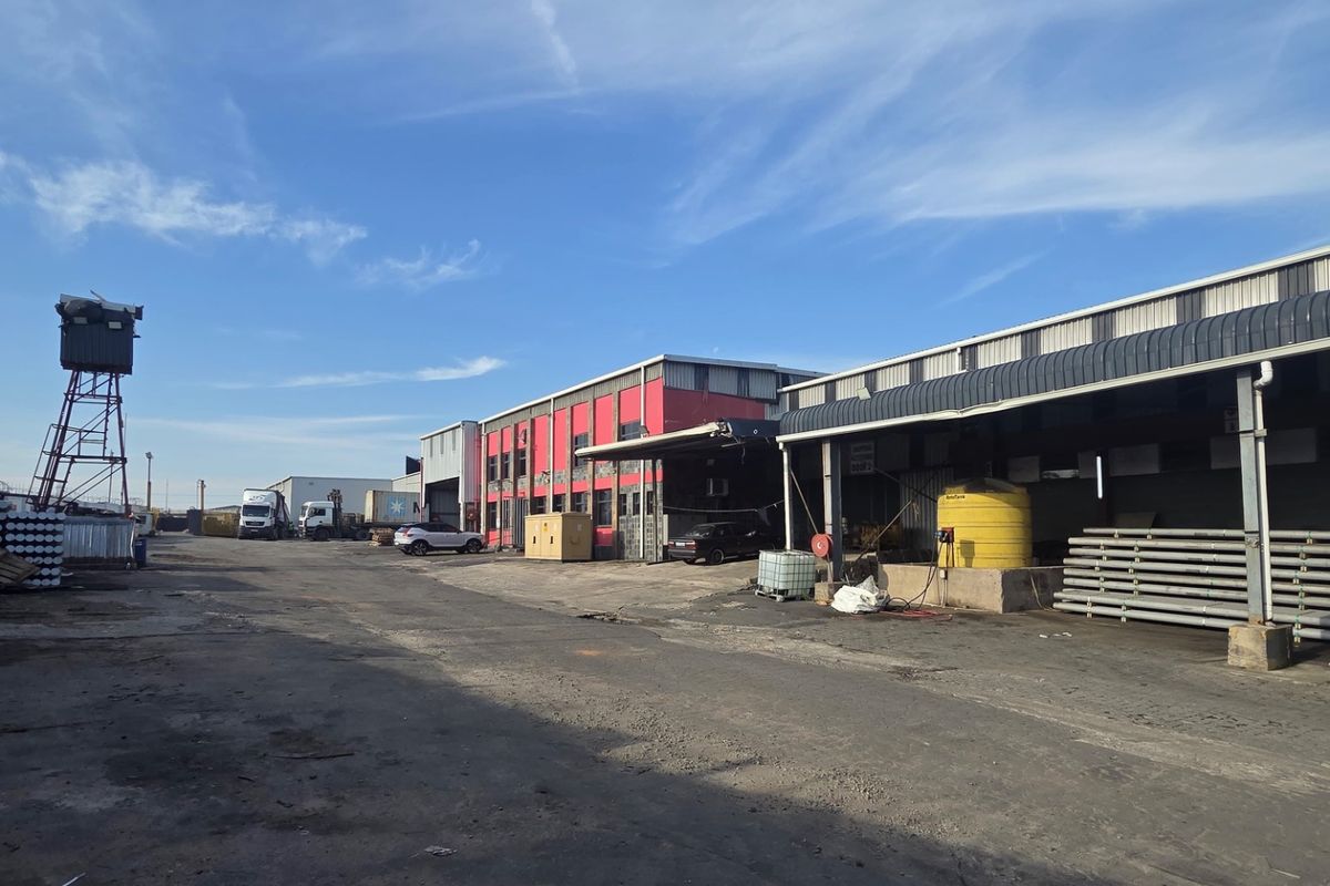 Large-Scale Industrial Warehouse & Distribution Facility in Key Logistics Corridor - Photo 5