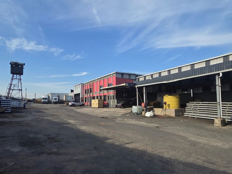 Large-Scale Industrial Warehouse & Distribution Facility in Key Logistics Corridor - Photo 5