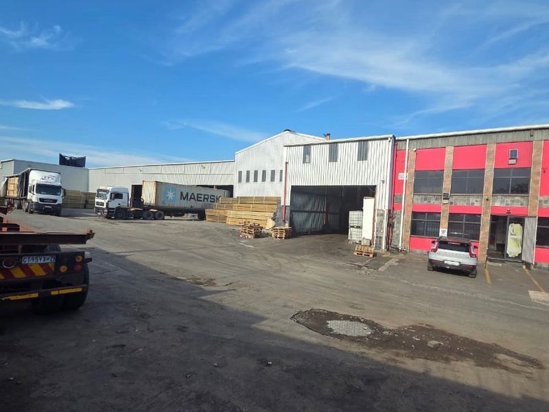 Large-Scale Industrial Warehouse & Distribution Facility in Key Logistics Corridor - Photo 3