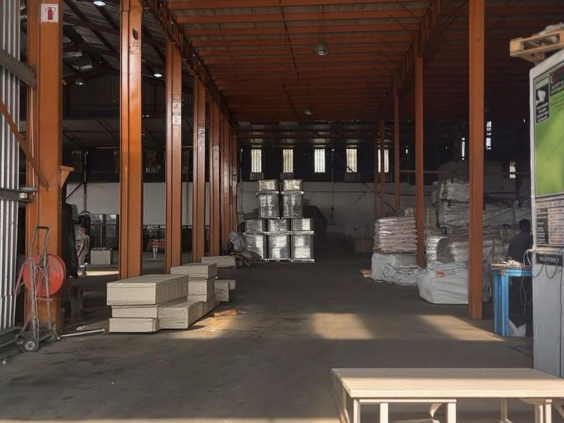 Large-Scale Industrial Warehouse & Distribution Facility in Key Logistics Corridor - Photo 10