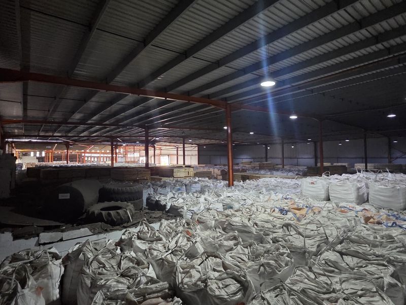 Large-Scale Industrial Warehouse & Distribution Facility in Key Logistics Corridor - Photo 8
