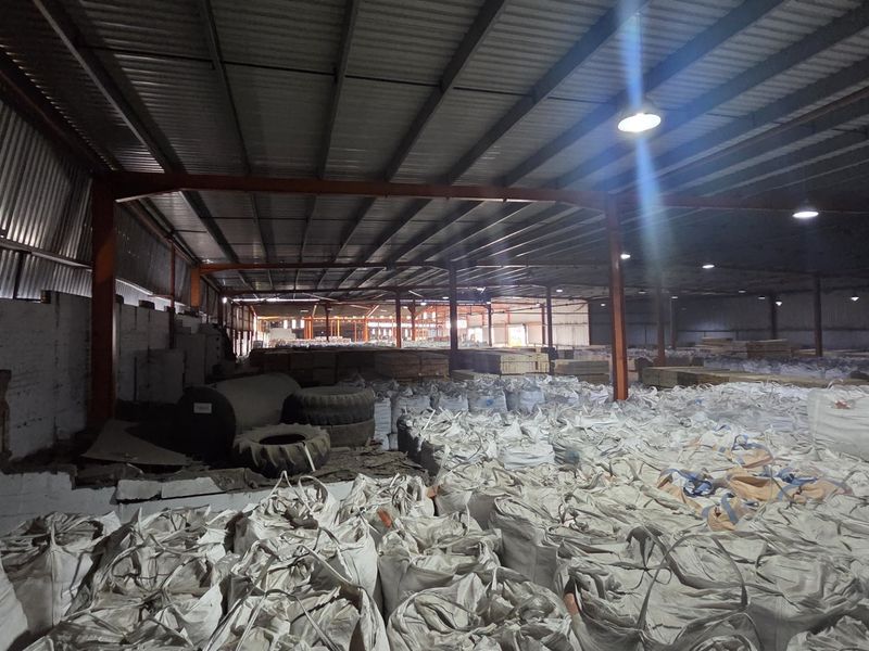 Large-Scale Industrial Warehouse & Distribution Facility in Key Logistics Corridor - Photo 7