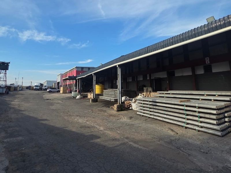 Large-Scale Industrial Warehouse & Distribution Facility in Key Logistics Corridor - Photo 4