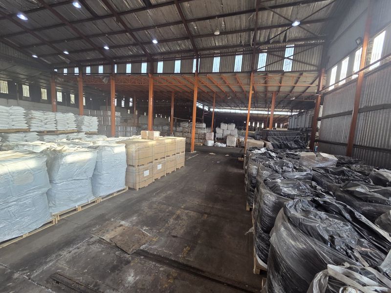 Large-Scale Industrial Warehouse & Distribution Facility in Key Logistics Corridor - Photo 6
