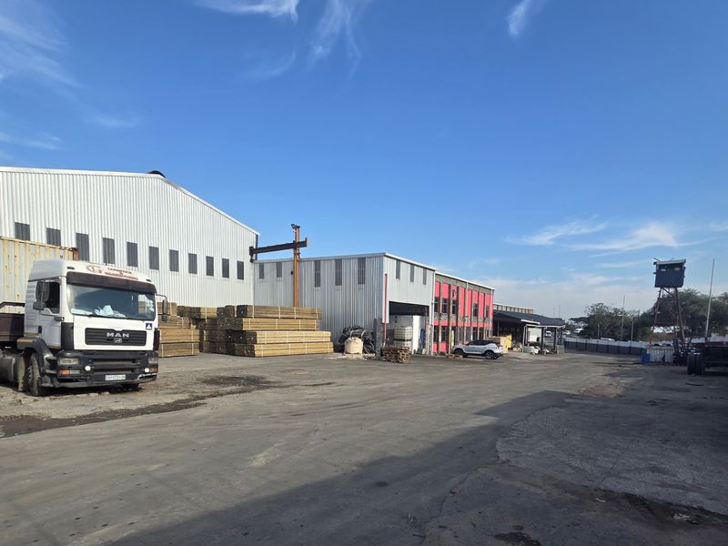 Large-Scale Industrial Warehouse & Distribution Facility in Key Logistics Corridor - Photo 2