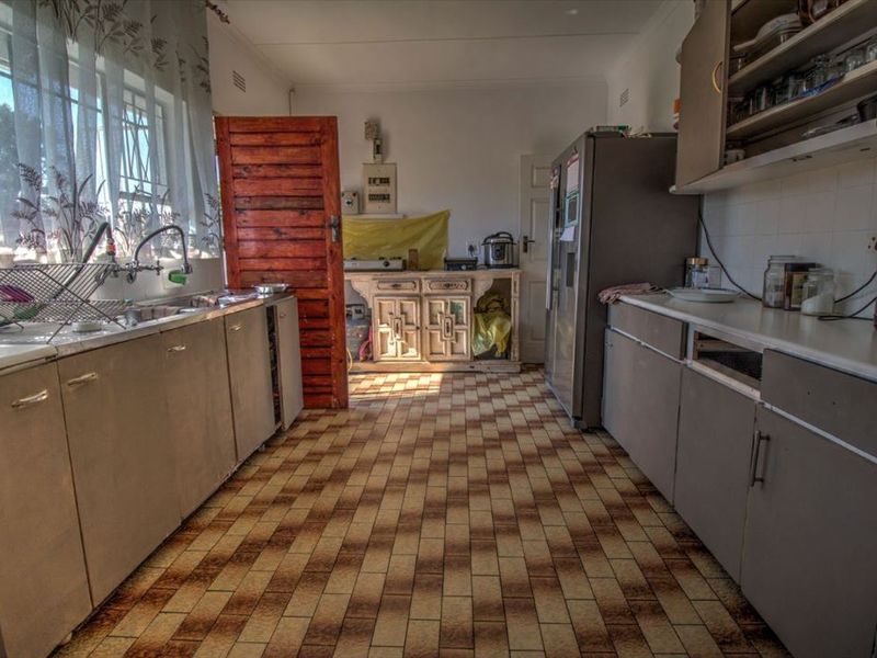 Charming Family Home with Granny Flats - Photo 1