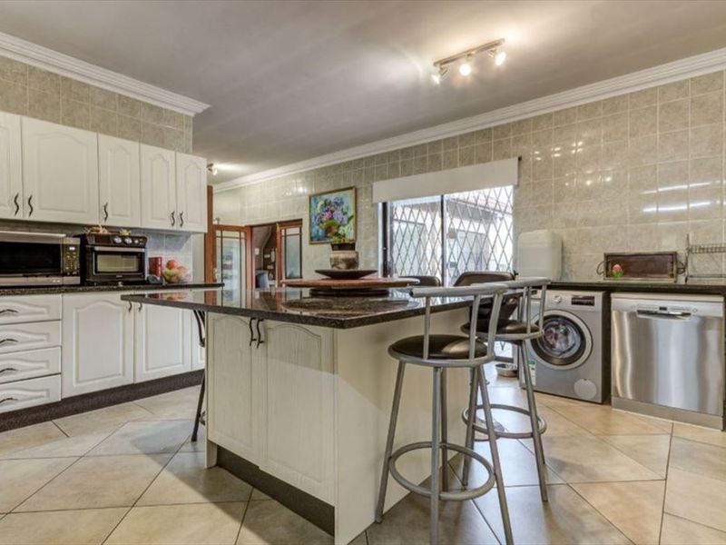 Spacious Family Home with Pool and Granny Flats - Photo 1