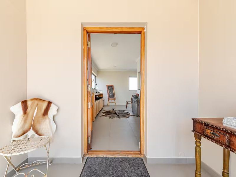 Stunning 3 Bedroom and 3 Bathroom House - Bloubergstrand - Photo 4