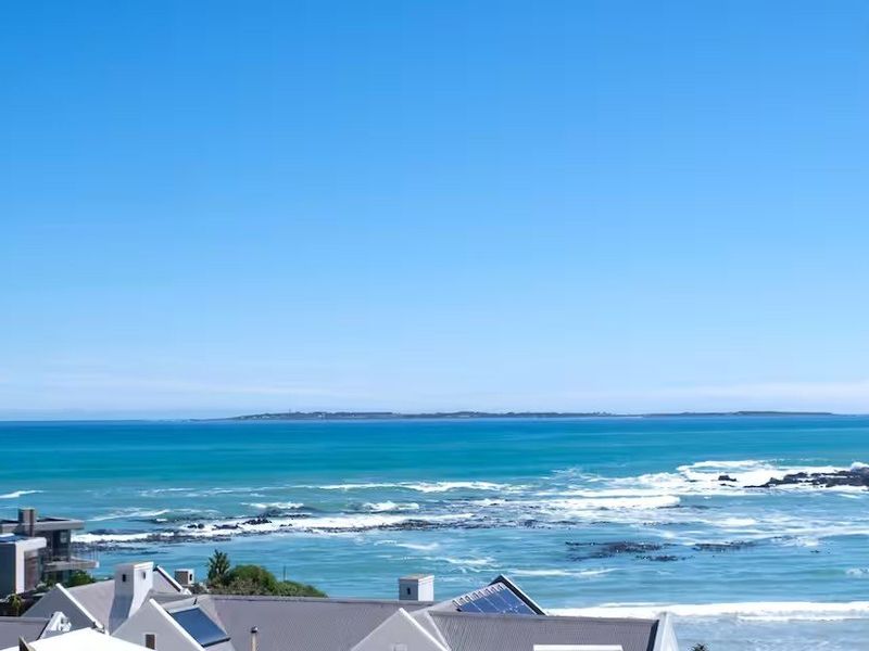 Stunning 3 Bedroom and 3 Bathroom House - Bloubergstrand - Photo 1