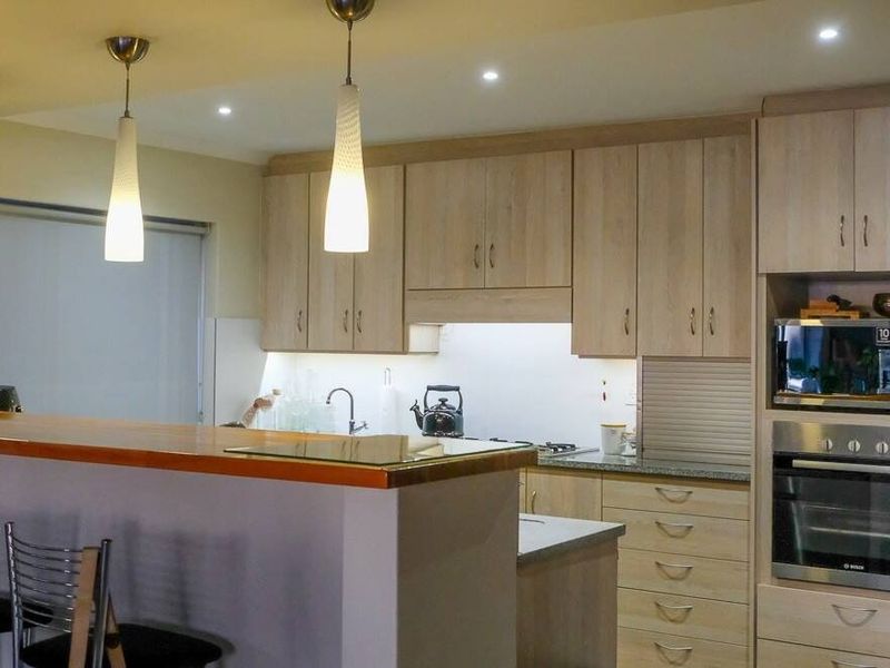Stunning 3 Bedroom and 3 Bathroom House - Bloubergstrand - Photo 10