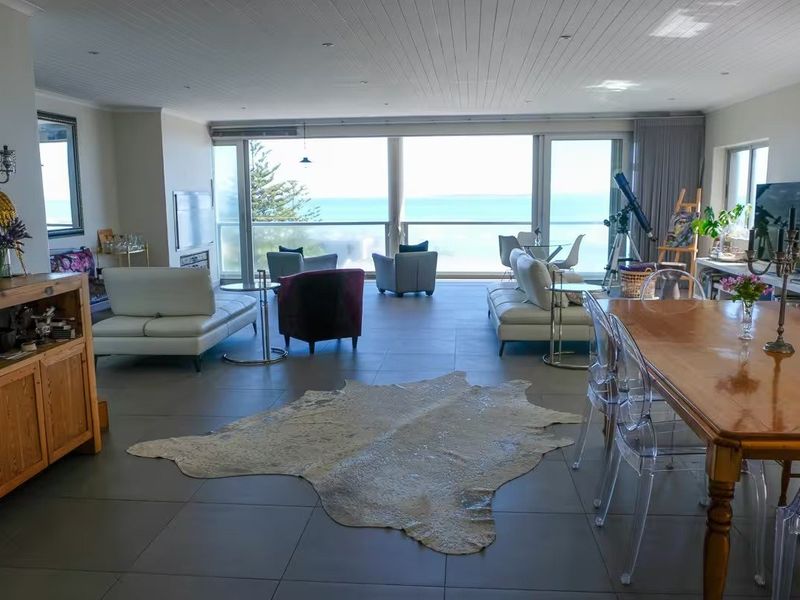 Stunning 3 Bedroom and 3 Bathroom House - Bloubergstrand - Photo 9