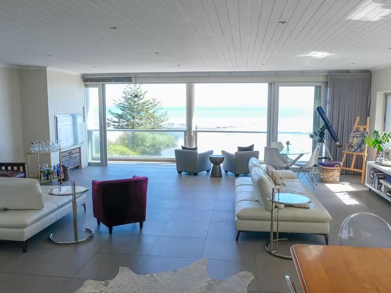 Stunning 3 Bedroom and 3 Bathroom House - Bloubergstrand - Photo 8