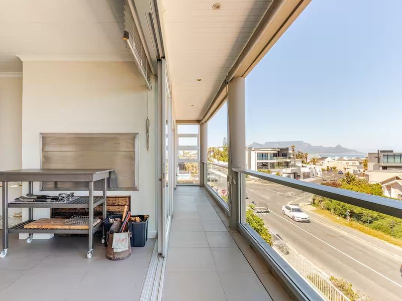 Stunning 3 Bedroom and 3 Bathroom House - Bloubergstrand - Photo 6