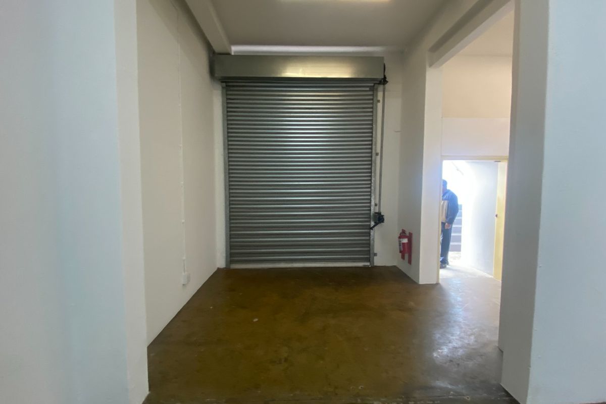 162m2 Industrial to Let  - Photo 2