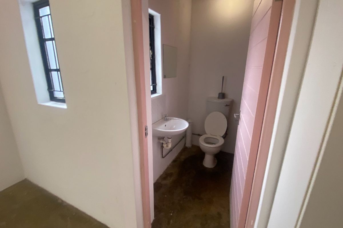 162m2 Industrial to Let  - Photo 4