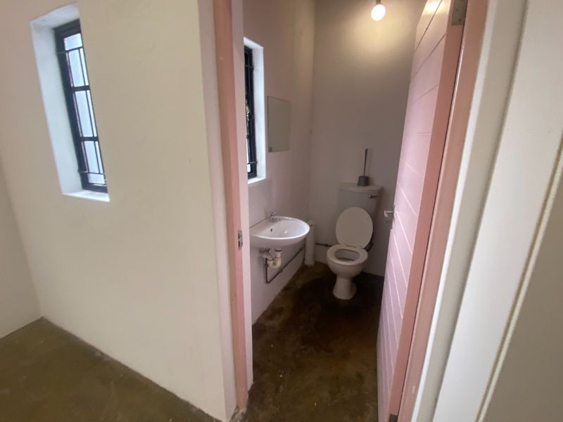 162m2 Industrial to Let  - Photo 4
