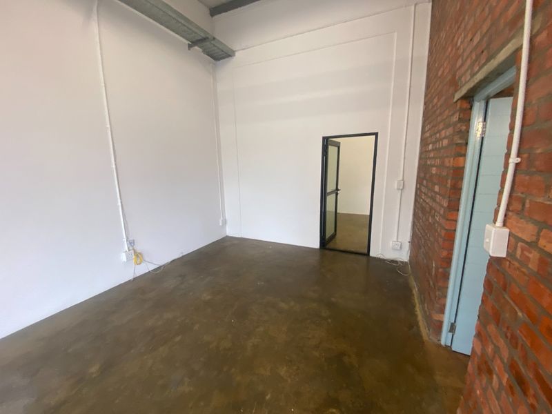 162m2 Industrial to Let  - Photo 9