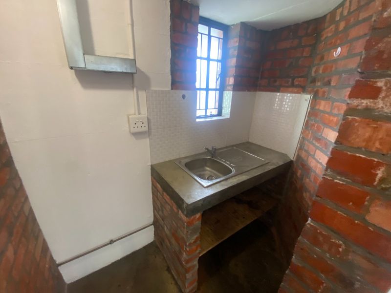 162m2 Industrial to Let  - Photo 8