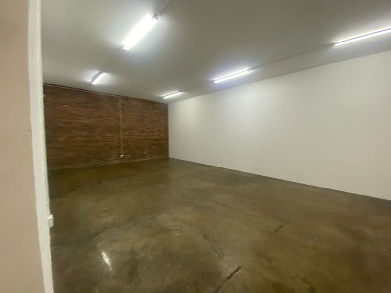 162m2 Industrial to Let  - Photo 7