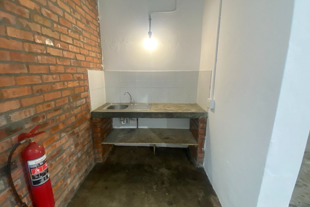 451m2 Industrial to Let  - Photo 5