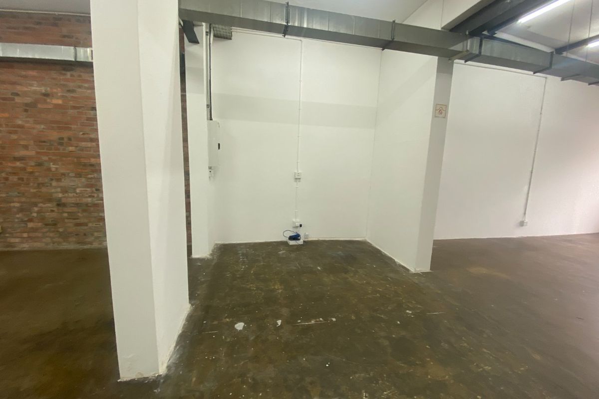 124m2 Industrial to Let  - Photo 4