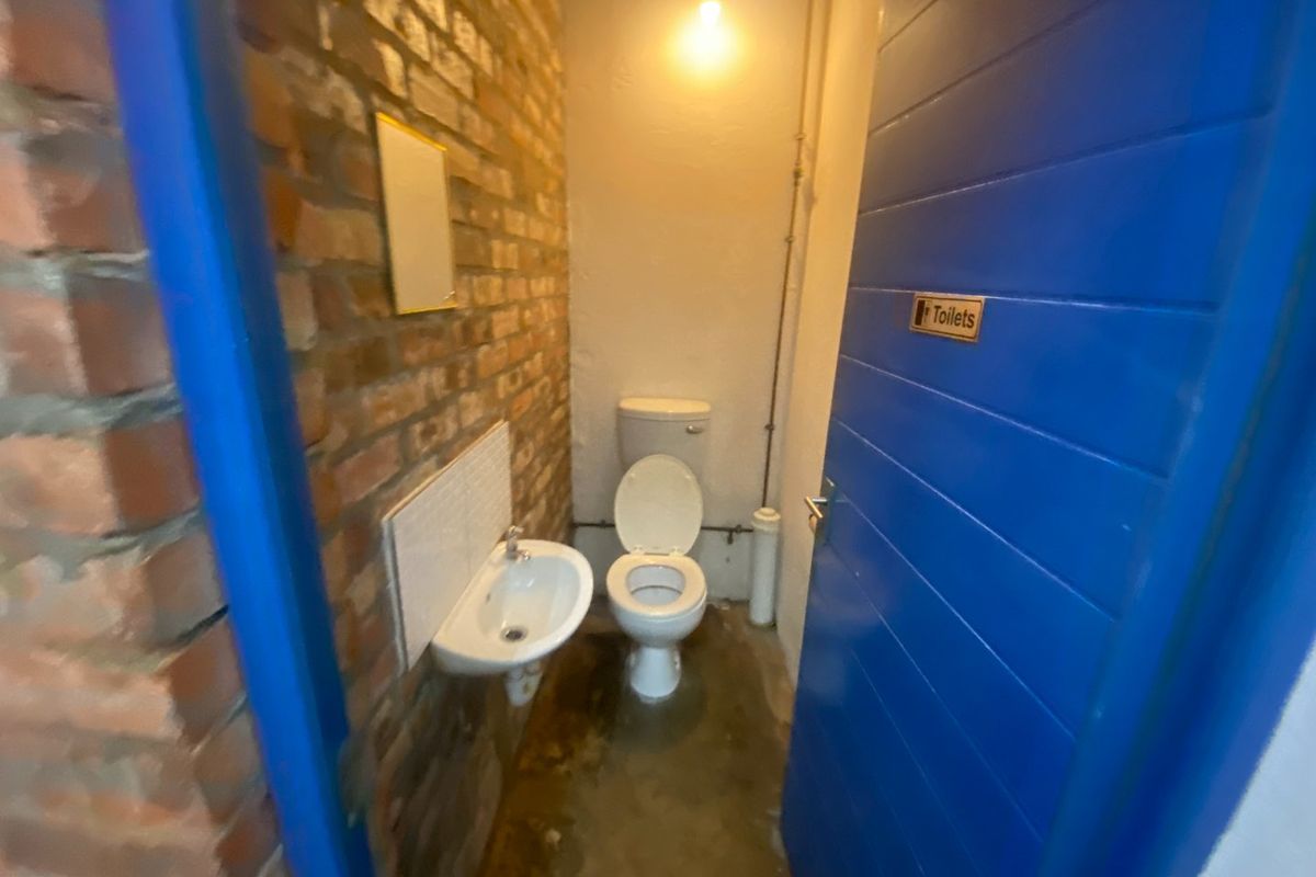 124m2 Industrial to Let  - Photo 3