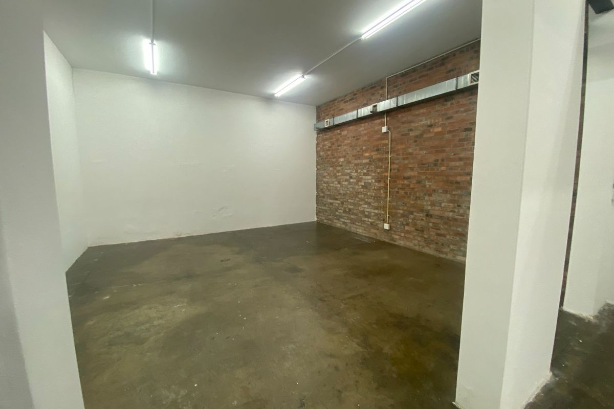 124m2 Industrial to Let  - Photo 5