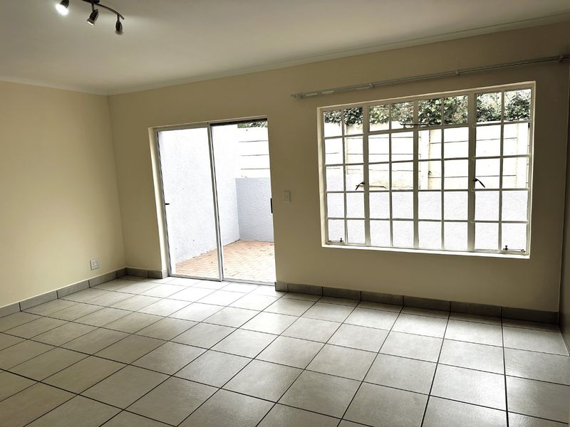 OH SO Spacious & Sparkling  Apartment/Cottage with Top Notch finishes!  - Photo 6
