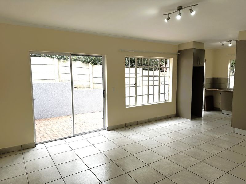 OH SO Spacious & Sparkling  Apartment/Cottage with Top Notch finishes!  - Photo 2