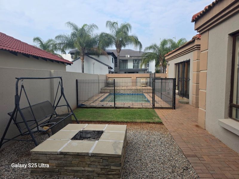 OFFERS FROM R 1 935 000 Will be considered- Sleek 3 bed home in Green Acres Estate - Photo 5