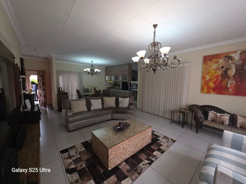 OFFERS FROM R 1 935 000 Will be considered- Sleek 3 bed home in Green Acres Estate - Photo 7