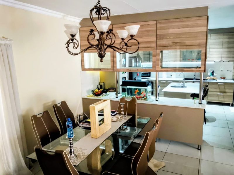 OFFERS FROM R 1 935 000 Will be considered- Sleek 3 bed home in Green Acres Estate - Photo 6
